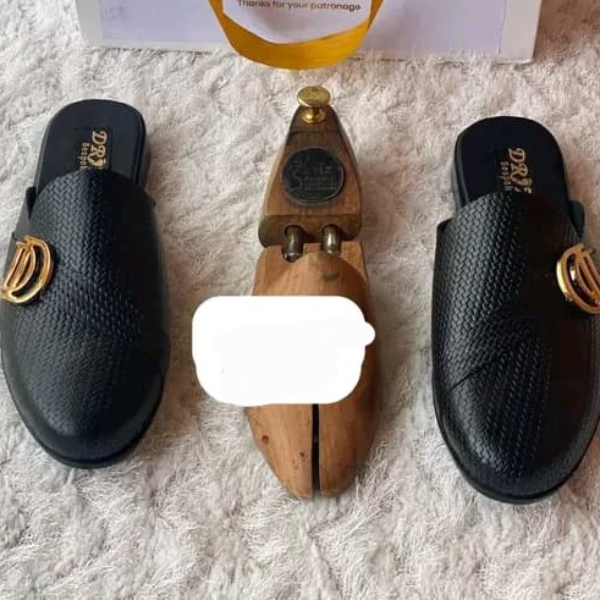 Exclusive black print half shoe